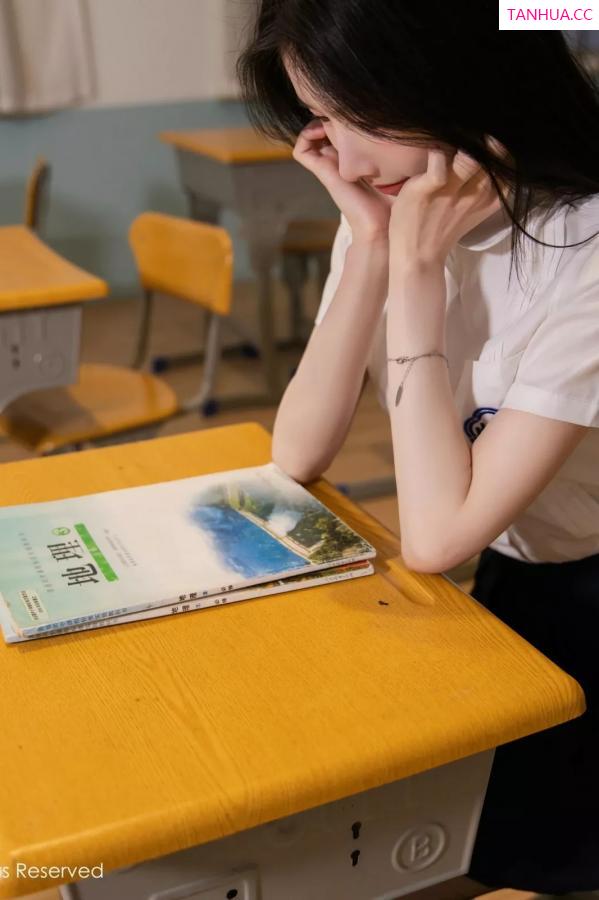 Carina Lee Carina布丁 [XiuRen]高清写真图 2025.05.16 No.10287 布丁wow 性感JK第16张图片